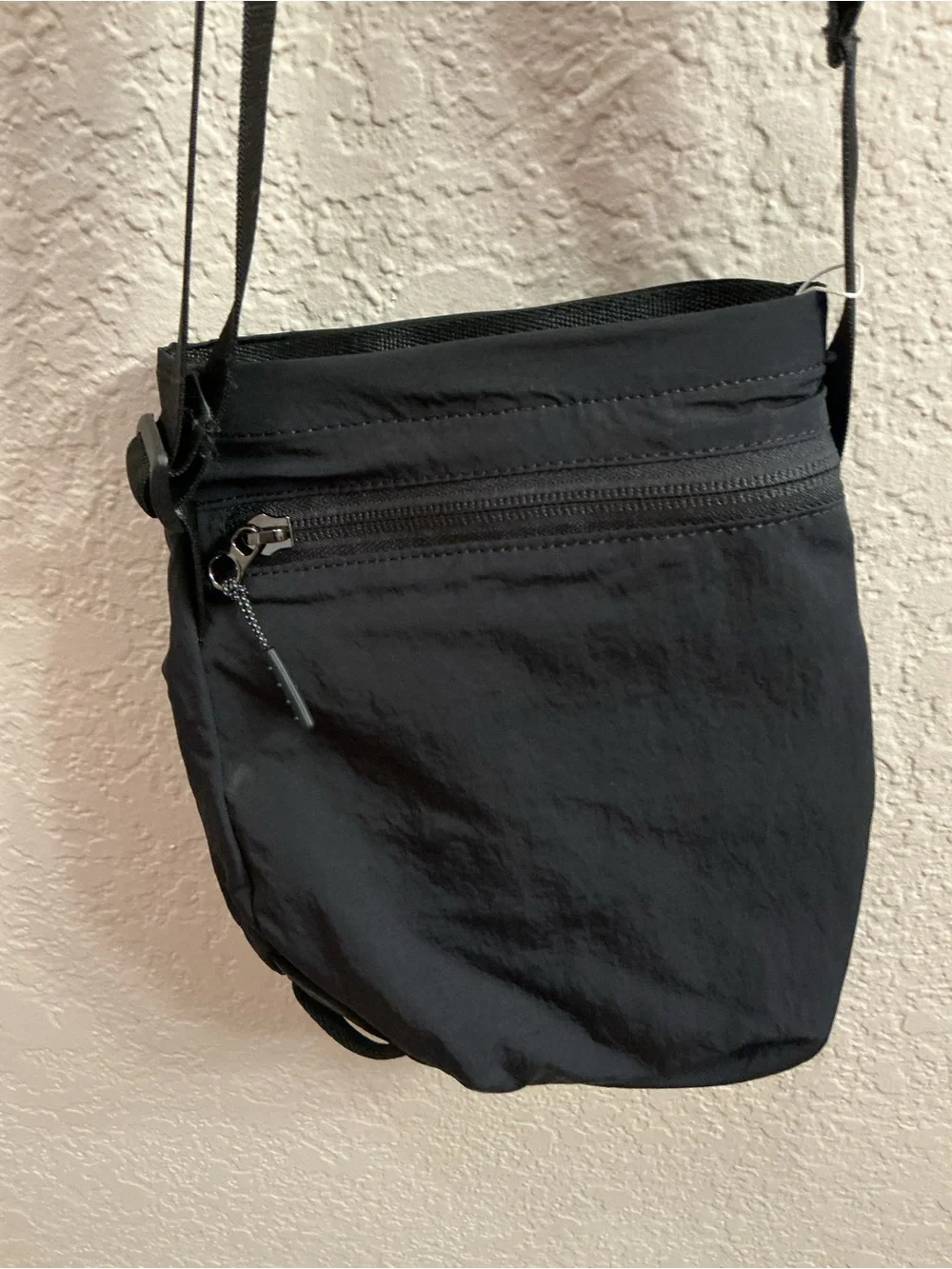 lululemon athletica Black Water Bottle Crossbody 2.5L small Pouch Bag
